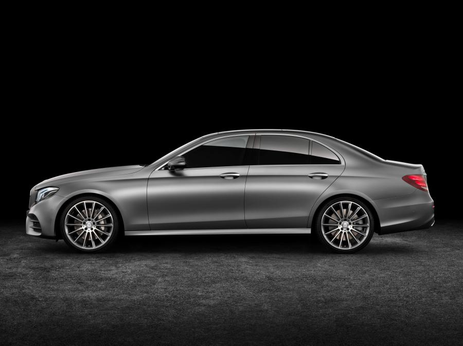  Mercedes-Benz E400 4Matic AMG Line 2016 года  (фото 24 из 29)